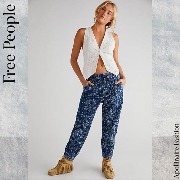 WE THE FREE MIXED UP UTILITY JEANS IN BLUE PRINT SIZE MEDIUM NWOT - Picture 3 of 7